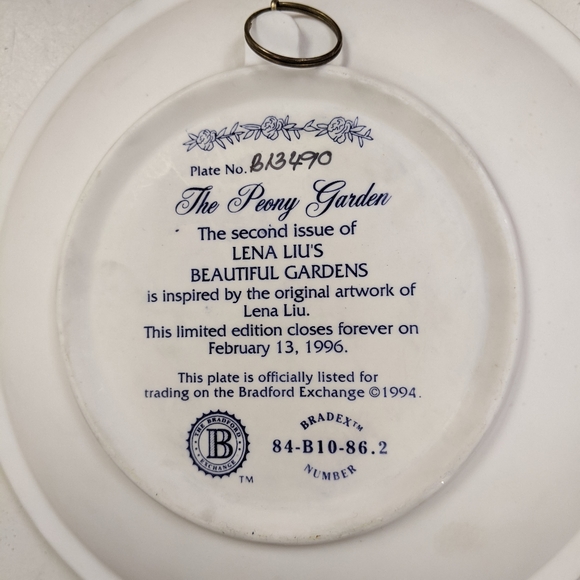 SOLD.    Lena Liu's flower plates - Picture 4 of 8